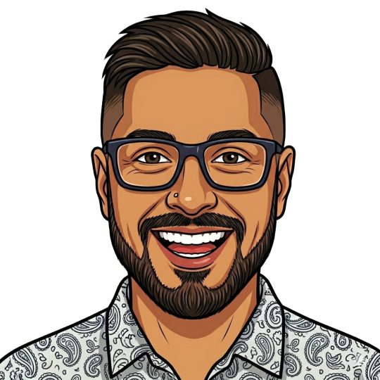 Portrait of a smiling man with glasses representing digital marketing expertise.